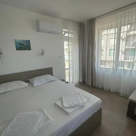 אכסניה Siana House רבדה