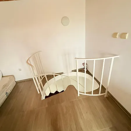 Хостел Siana House