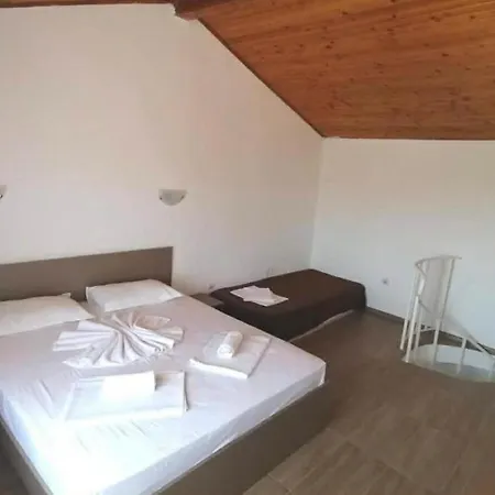 Siana House אכסניה