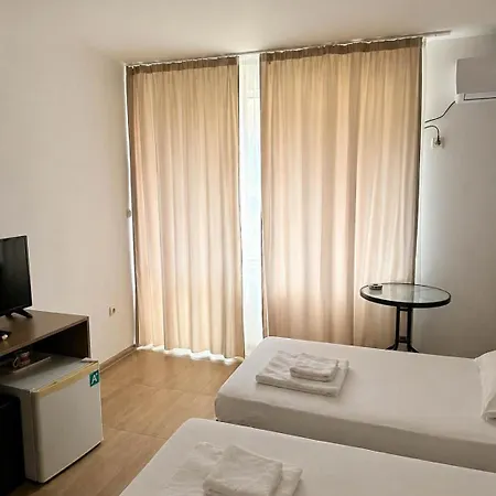 Хостел Siana House Равда