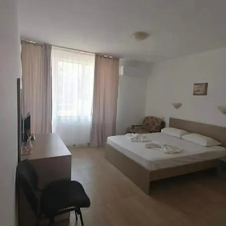 Siana House אכסניה