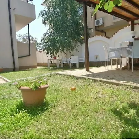 Siana House Хостел *